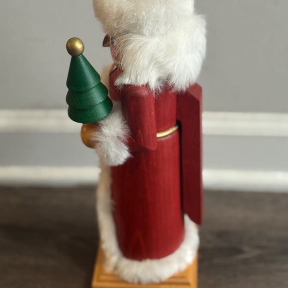 Santa Claus Nutcracker - Picture 2 of 7